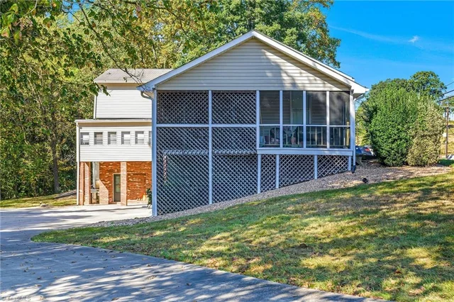 109 Boone Trail, photo 5 of 11