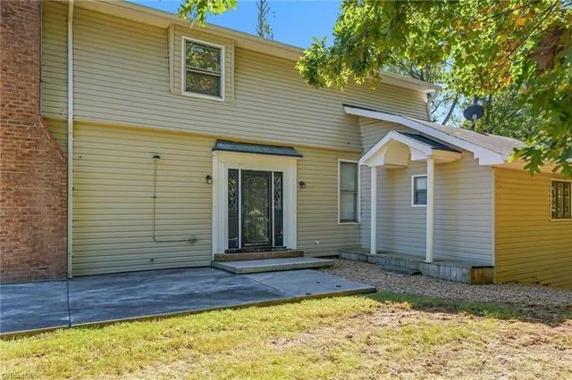 109 Boone Trail, photo 3 of 11