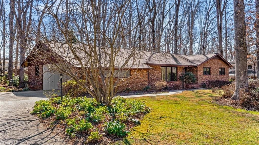 307 Fairidge Drive, Jamestown, North Carolina image 3
