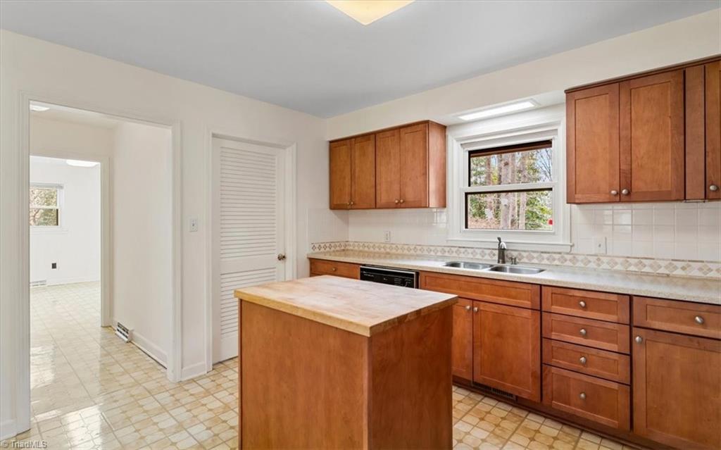 307 Fairidge Drive, Jamestown, North Carolina image 13