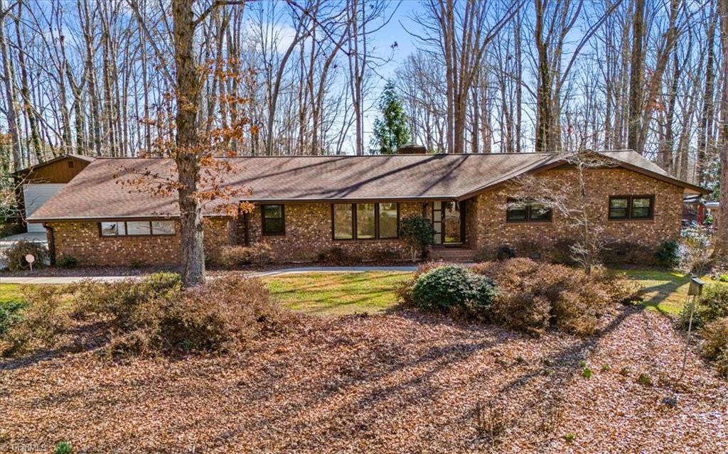307 Fairidge Drive, Jamestown, North Carolina image 1