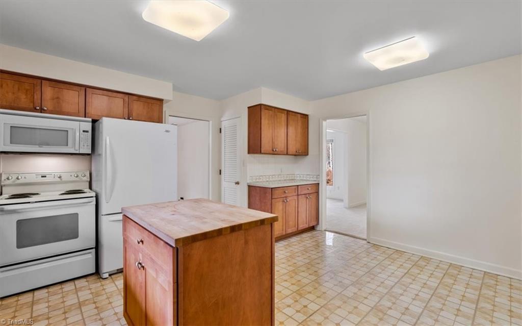 307 Fairidge Drive, Jamestown, North Carolina image 14