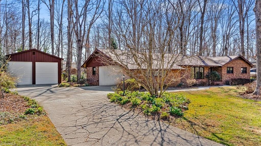307 Fairidge Drive, Jamestown, North Carolina image 2
