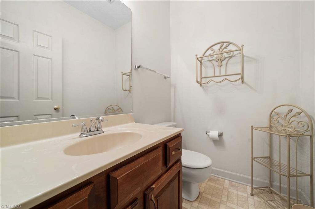 Winston-Salem, North Carolina 27104, United States, 4 Bedrooms Bedrooms, ,4 BathroomsBathrooms,Residential,Active,111062