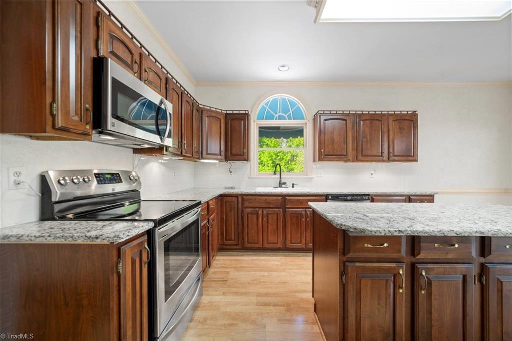 Winston-Salem, North Carolina 27104, United States, 4 Bedrooms Bedrooms, ,4 BathroomsBathrooms,Residential,Active,111062