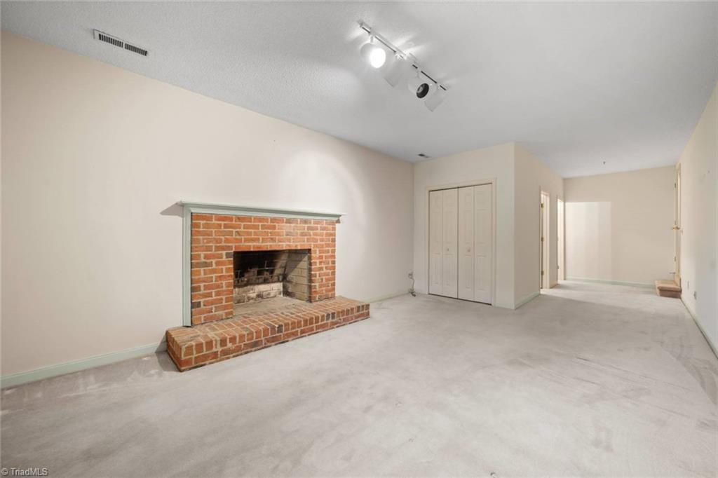 Winston-Salem, North Carolina 27104, United States, 4 Bedrooms Bedrooms, ,4 BathroomsBathrooms,Residential,Active,111062