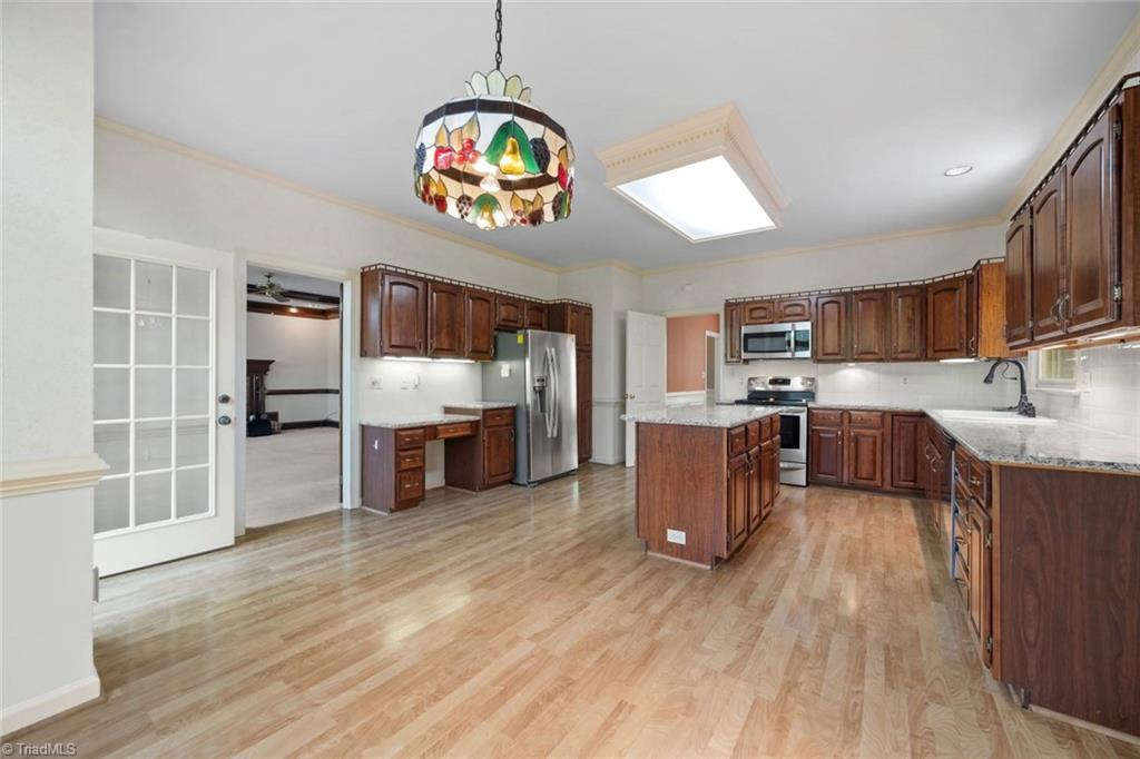 Winston-Salem, North Carolina 27104, United States, 4 Bedrooms Bedrooms, ,4 BathroomsBathrooms,Residential,Active,111062