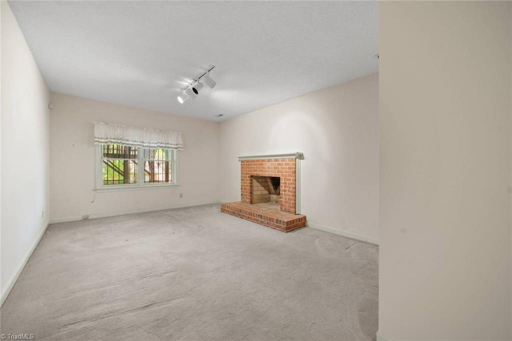 Winston-Salem, North Carolina 27104, United States, 4 Bedrooms Bedrooms, ,4 BathroomsBathrooms,Residential,Active,111062