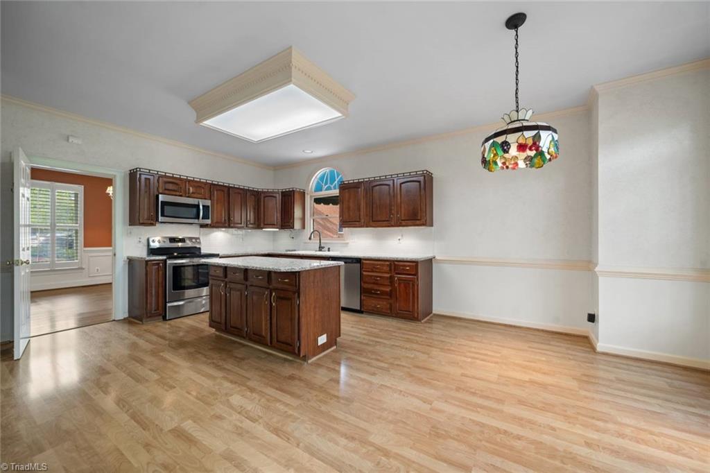 Winston-Salem, North Carolina 27104, United States, 4 Bedrooms Bedrooms, ,4 BathroomsBathrooms,Residential,Active,111062