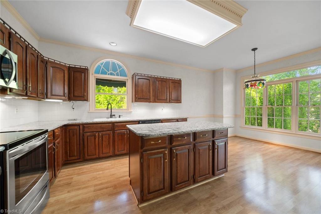 Winston-Salem, North Carolina 27104, United States, 4 Bedrooms Bedrooms, ,4 BathroomsBathrooms,Residential,Active,111062