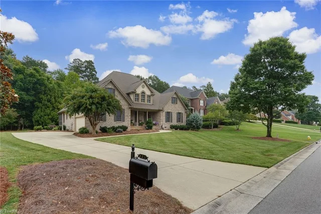 124 Duchess Court, photo 2 of 44
