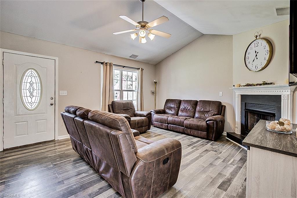 4220 N Pin Oak Drive, Randleman, North Carolina image 3