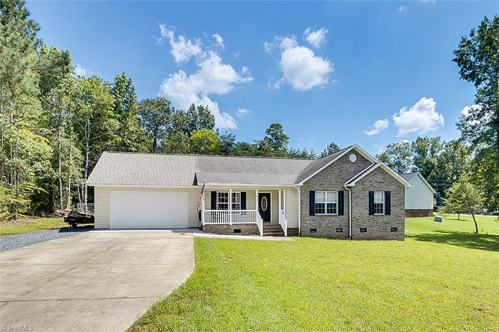 4220 N Pin Oak Drive, Randleman, North Carolina image 2
