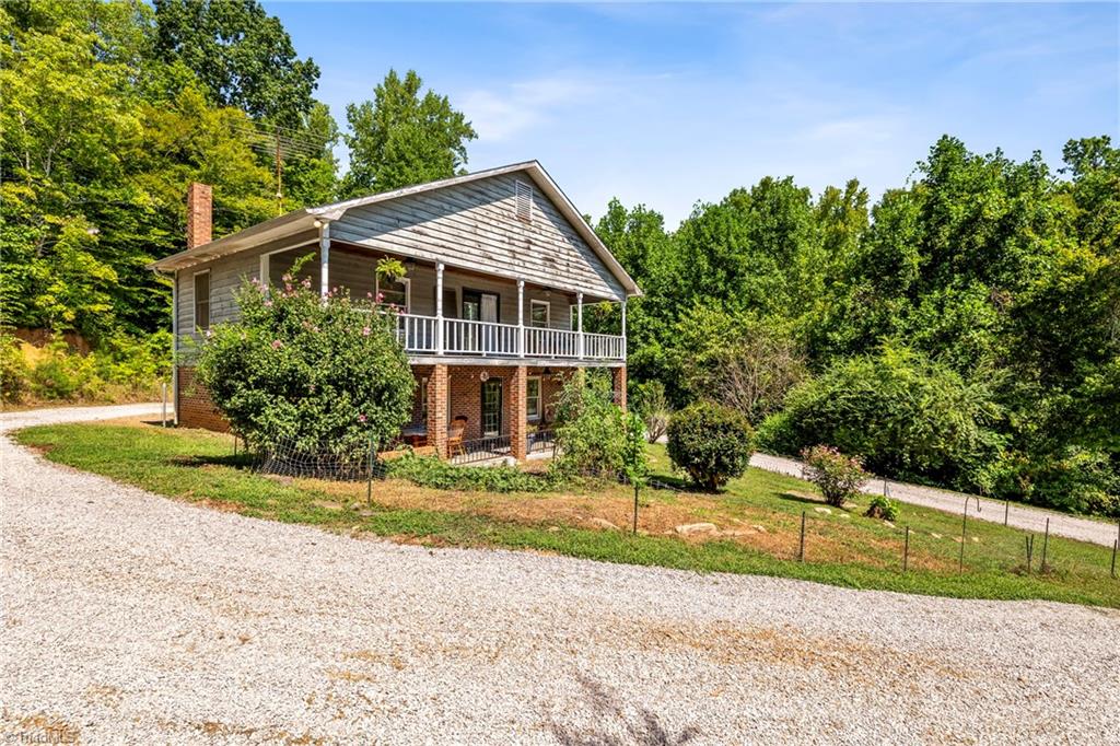 Photo of 1514 Gopher Woods Road, Asheboro, NC 27205 (MLS # 1234757)