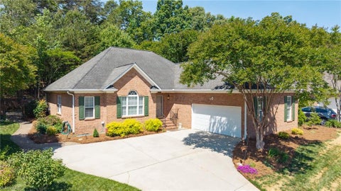 Homes For Sale - 128 Oakmont Drive<br/> Forsyth County, Kernersville, NC 27284