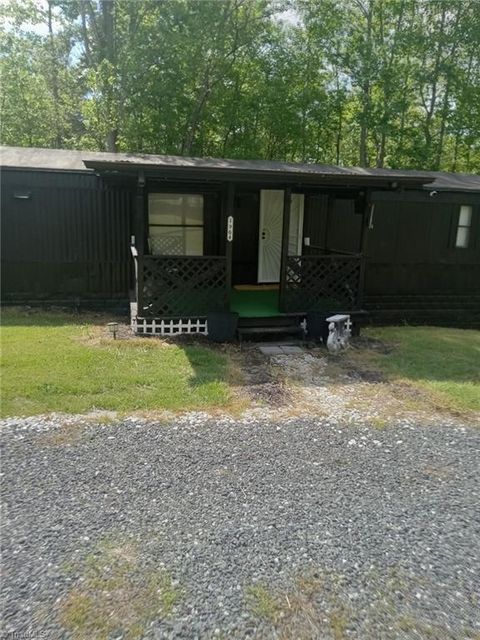 Manufactured Home in Hickory NC 1904 Nelson Gates Street.jpg