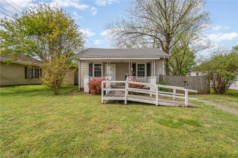 Homes For Sale - 725 S Beaumont Avenue<br/> Burlington, NC 27217
