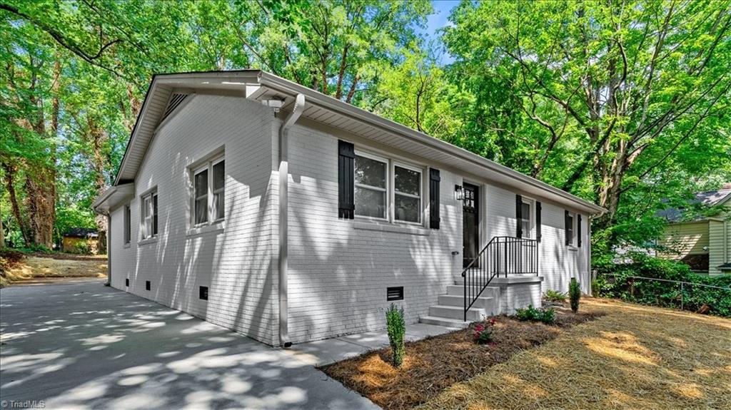 516 Willowbrook Drive, Greensboro, North Carolina image 4