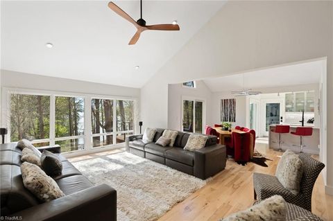 Townhouse For Sale - 1955 Eastchester Drive #D<br/> Guilford County, High Point, NC 27265