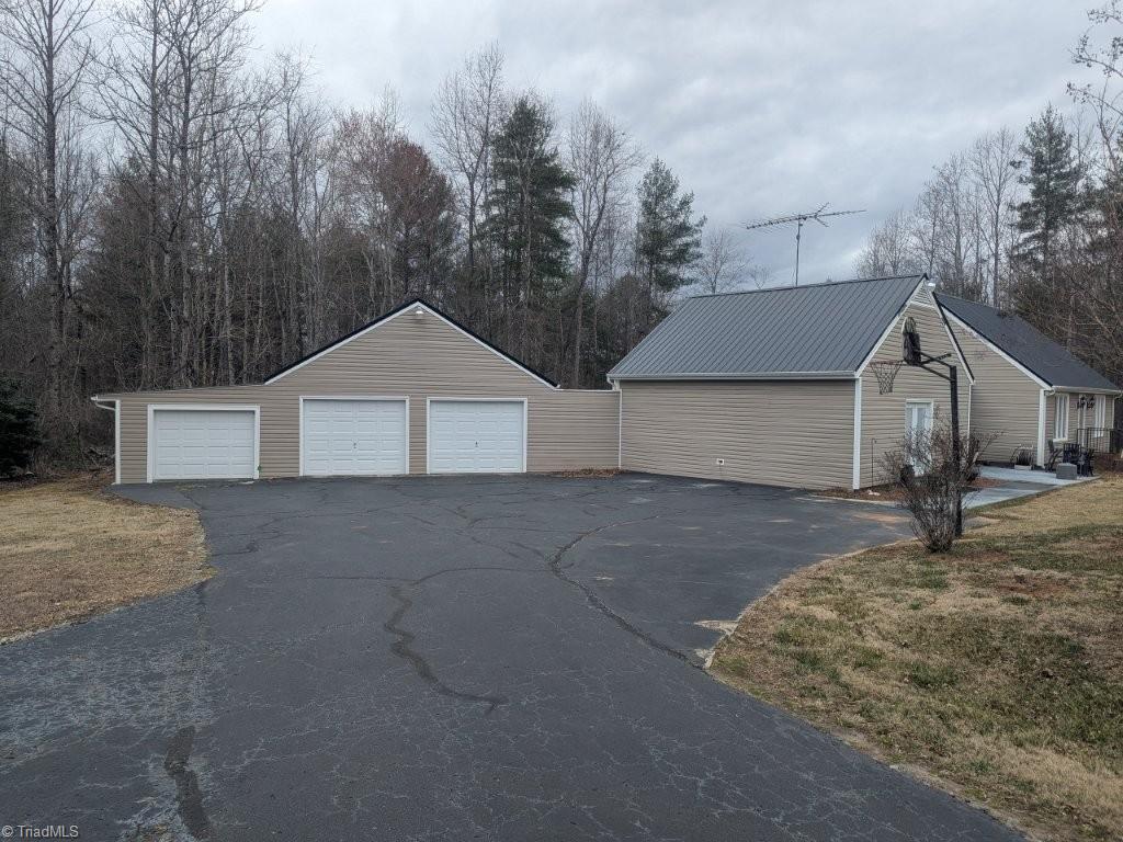 976 Fishing Creek Road, Wilkesboro, North Carolina image 4