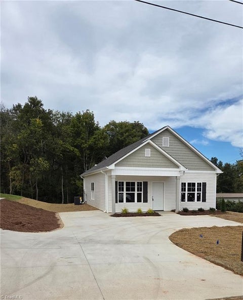 Homes For Sale - 1396 Piedmont Drive<br/> Lexington, NC 27295