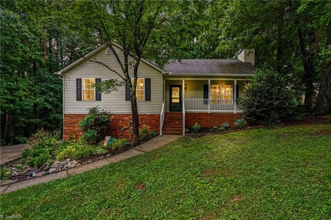 Homes For Sale - 431 Lakecrest Drive<br/> Forsyth County, Kernersville, NC 27284