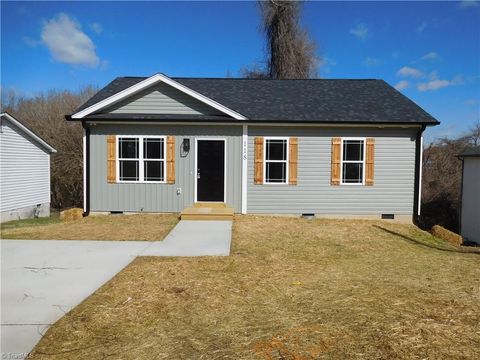 Homes For Sale - 118 Asbill Avenue<br/> High Point, NC 27265