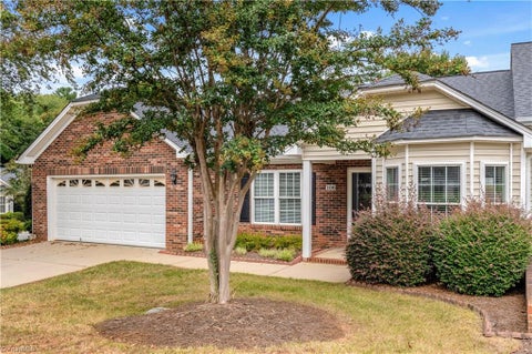 Townhouse For Sale - 106 Miller Pointe Way<br/> Winston-Salem, NC 27106