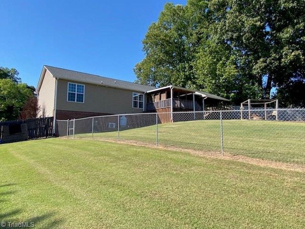 Photo of 168 Underwood Drive, Thomasville, NC 27360 (MLS # 1218609)