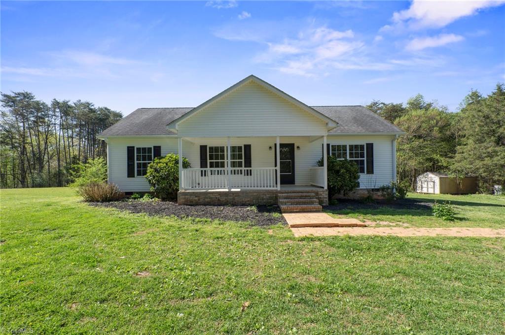 1600 Carson Road, Pilot Mountain, North Carolina image 1