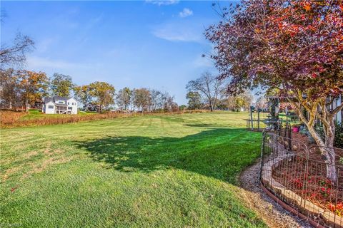 A home in Clemmons