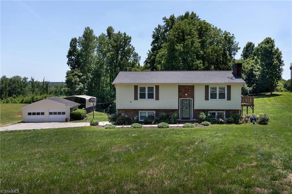 1744 R CHIPMAN DR, YADKINVILLE, NC 27055 - Image aa751d2f952ac0fc4847361dec43d439/2631226261