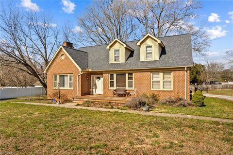 Homes For Sale - 416 Peeler Street<br/> Salisbury, NC 28146