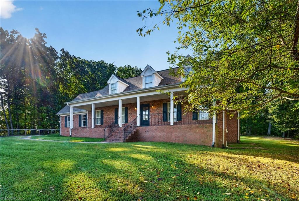 Photo of 1512 Oak Ridge Road, Kernersville, NC 27284 (MLS # 1236984)