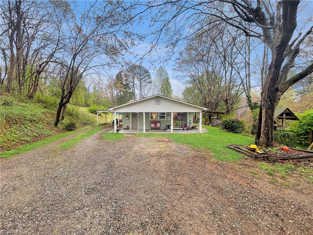 104 Fairmont Drive, North Wilkesboro, North Carolina image 2