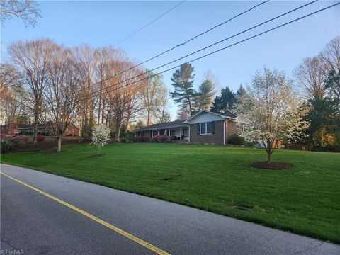 Photo of 1515 Holly Circle, Wilkesboro, NC 28697 (MLS # 1214537)