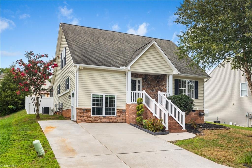 Photo of 4153 Salem Springs Court, Winston-Salem, NC 27107 (MLS # 1230030)