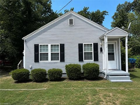 Homes For Sale - 912 S English Street<br/> Greensboro, NC 27401