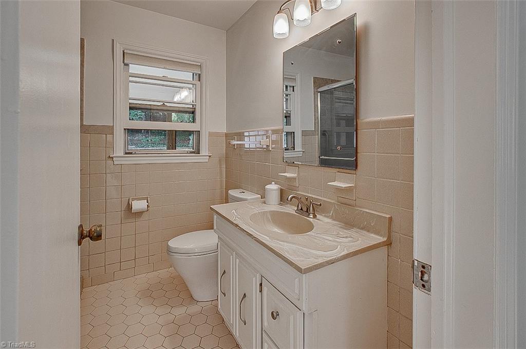 Greensboro, North Carolina 27403, United States, 2 Bedrooms Bedrooms, ,1 BathroomBathrooms,Residential,Active,217837