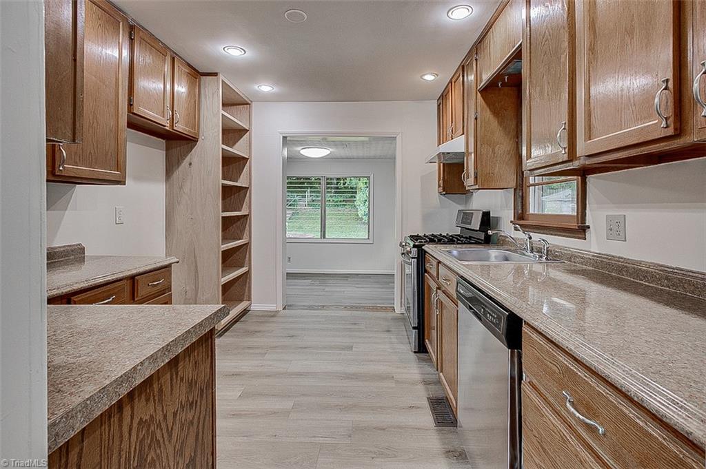 Greensboro, North Carolina 27403, United States, 2 Bedrooms Bedrooms, ,1 BathroomBathrooms,Residential,Active,217837