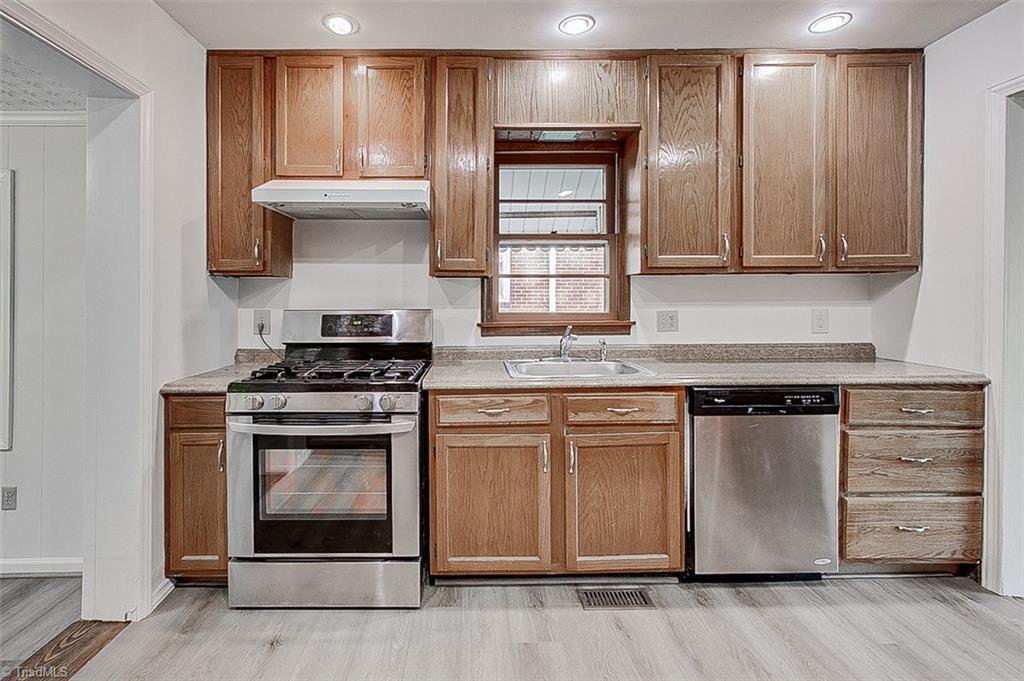 Greensboro, North Carolina 27403, United States, 2 Bedrooms Bedrooms, ,1 BathroomBathrooms,Residential,Active,217837