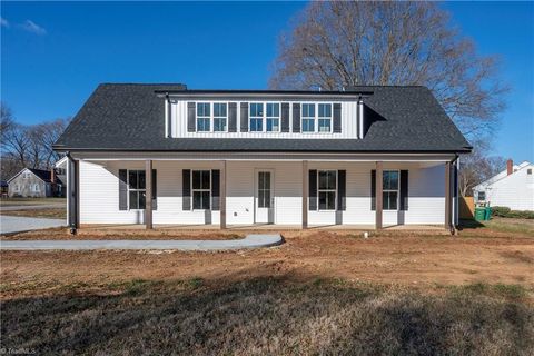Townhouse For Sale - 6124 Stadium Drive<br/> Clemmons, NC 27012