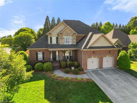Homes For Sale - 4391 Barrington Oaks Court<br/> Clemmons, NC 27012