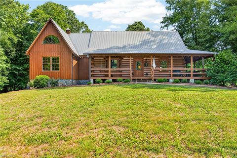Homes For Sale - 1805 Chrisco Road<br/> Moore County, Seagrove, NC 27341