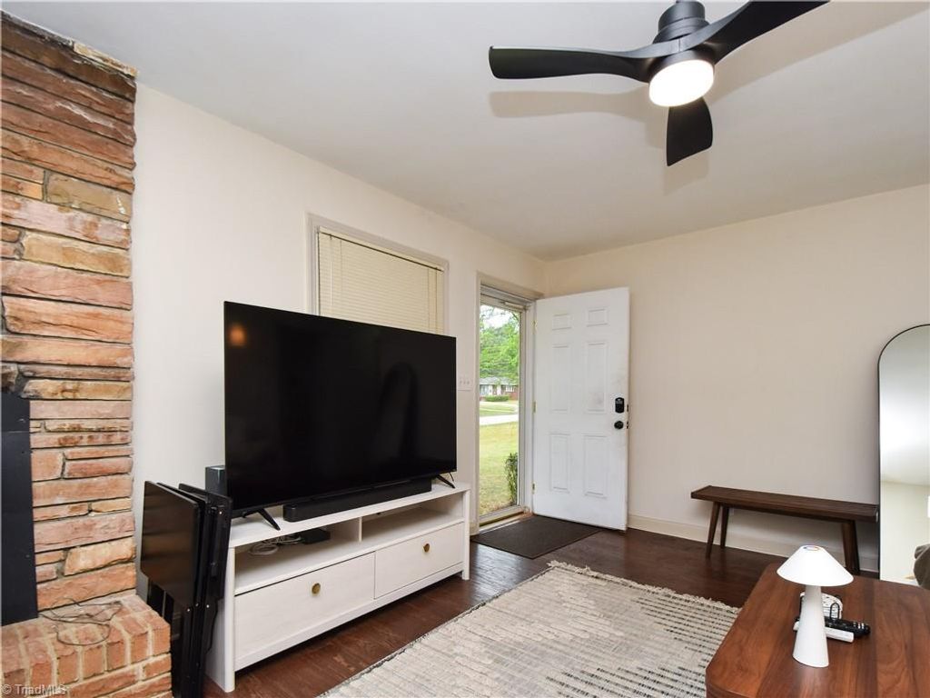 Photo of 515 Manor Drive, High Point, NC 27260 (MLS # 1218230)