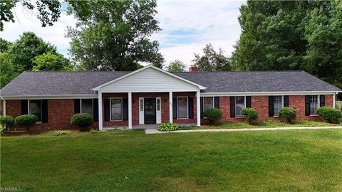Homes For Sale - 140 Hidden Hills Drive<br/> Forsyth County, Kernersville, NC 27284
