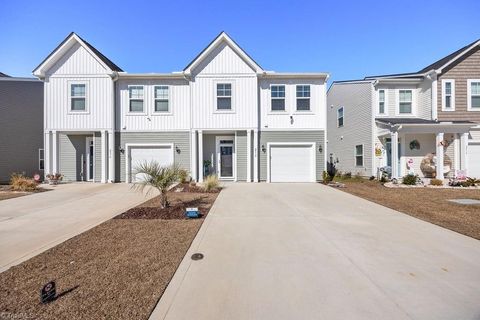Townhouse For Sale - 257 Arnette Drive #B<br/> Ocean Isle Beach, NC 28469