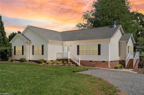 2432 Old Climax Road, Pleasant Garden, NC 27313 - #: 1141577