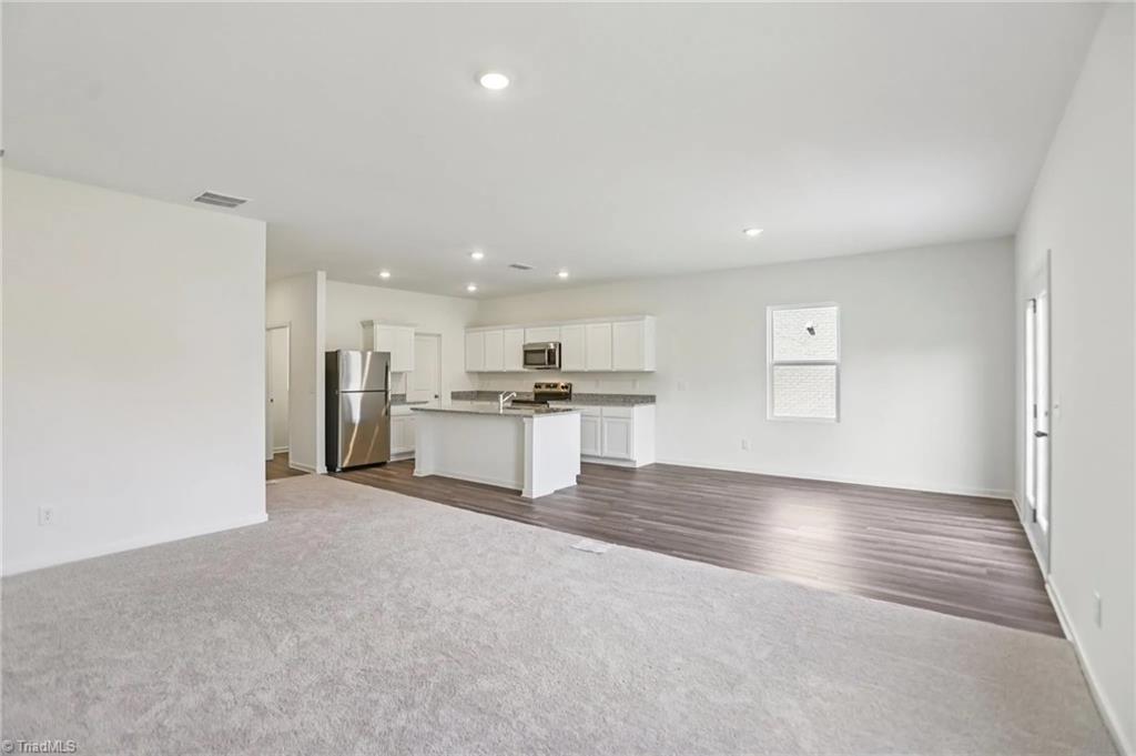985 Riverbank Drive
