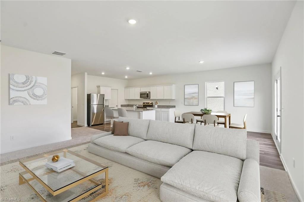 985 Riverbank Drive